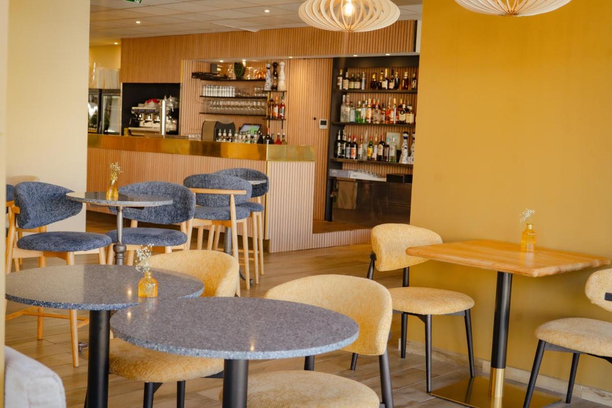 Hôtel Restaurant Atrachjata - Housity
