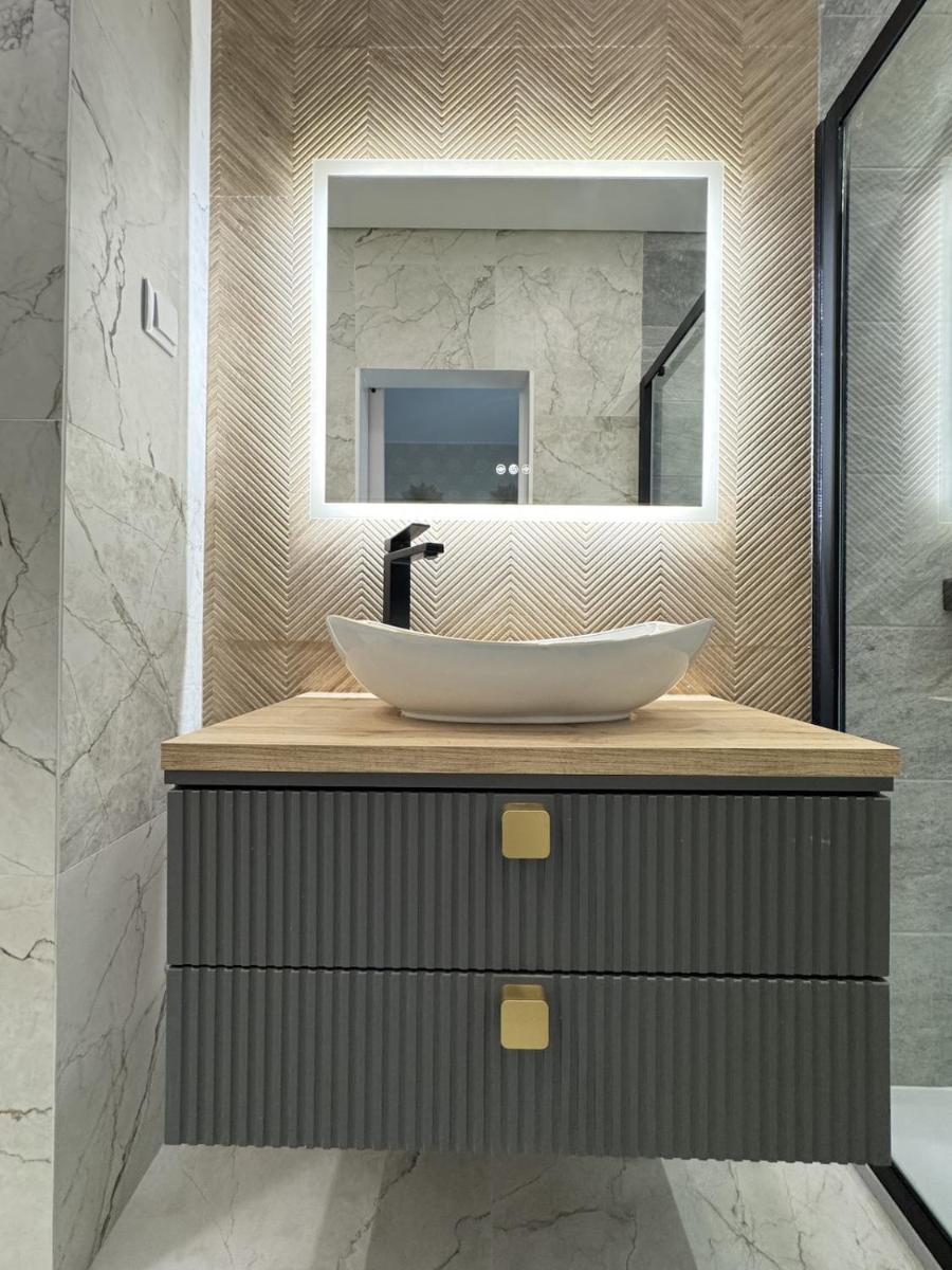 Gaze out at the City in a Retro-Chic Getaway - Housity