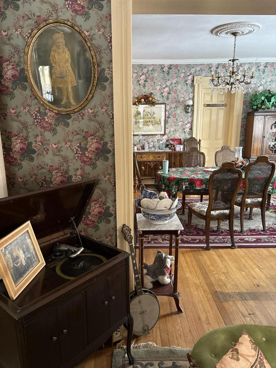 Bentley House Bed and Breakfast - Housity