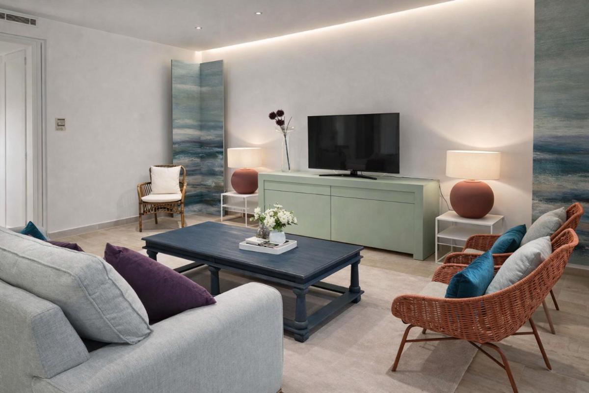LyriosHomes Luxury Costa Ballena Beach - Housity