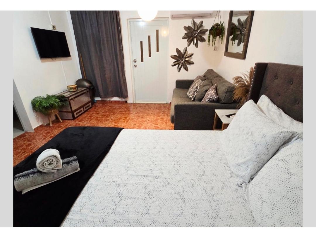Private room with parking and bathroom - Housity