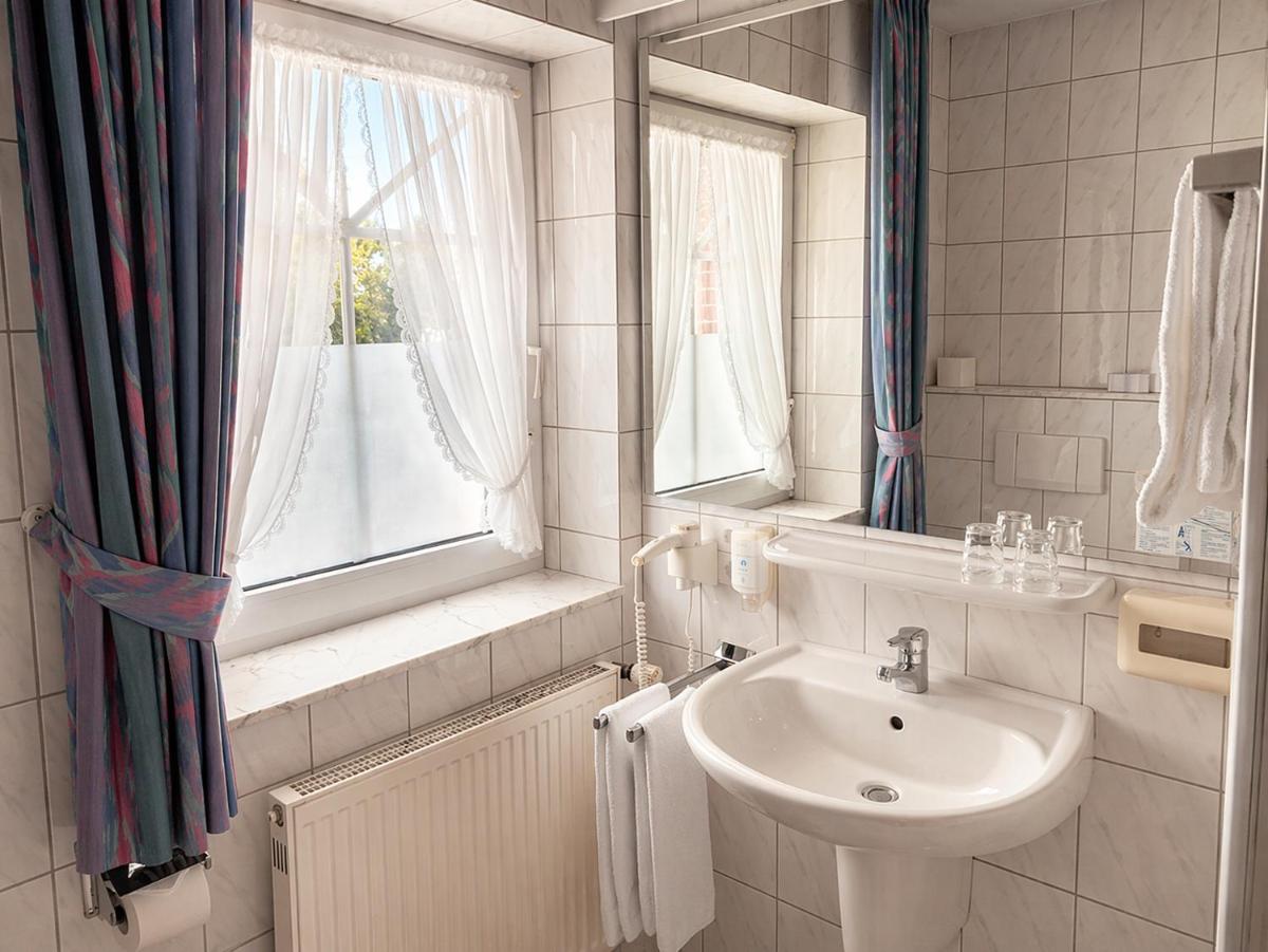 Hotel Flora - Housity
