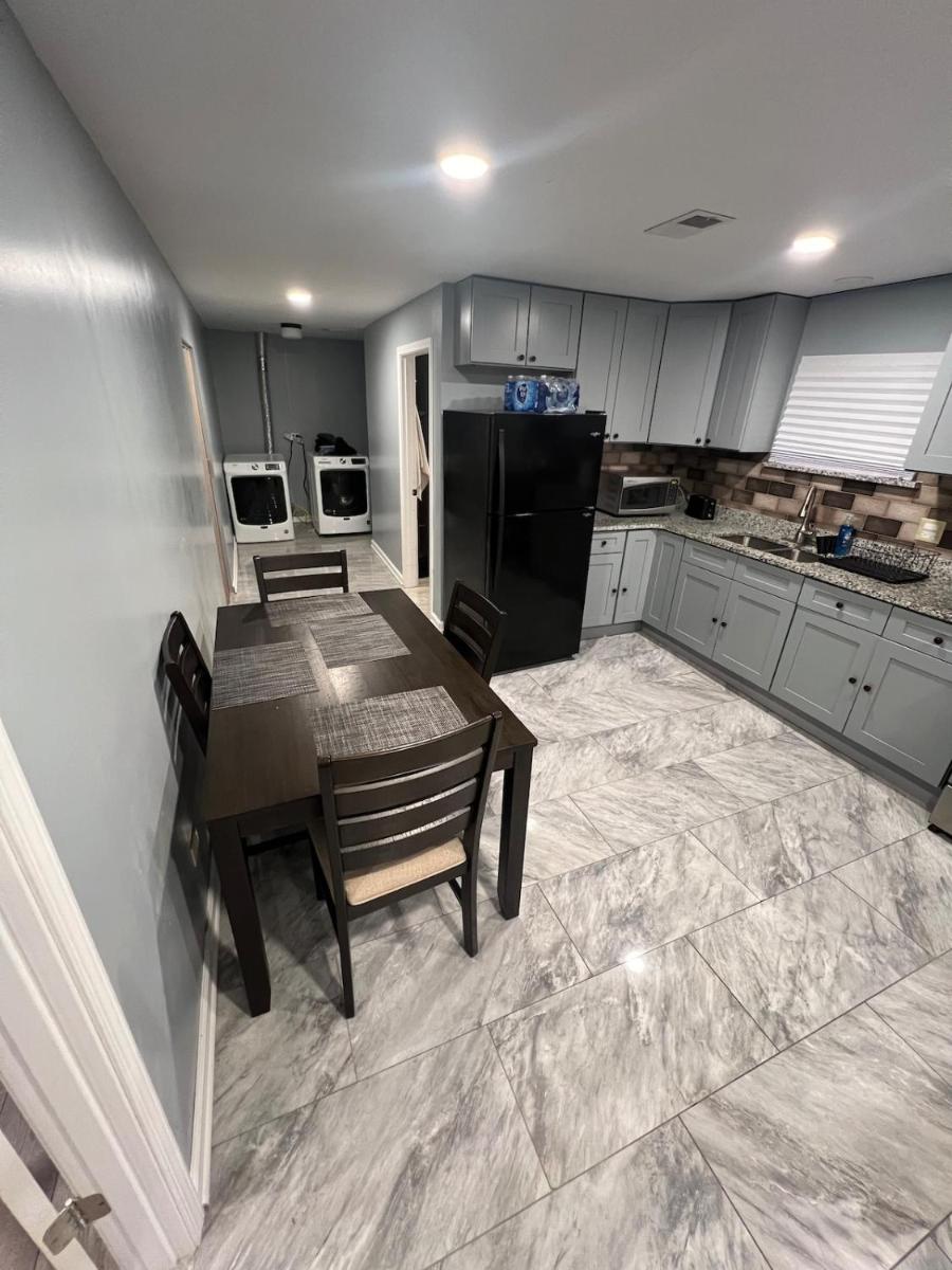 Entire Apartment in Oak Park, IL - Housity