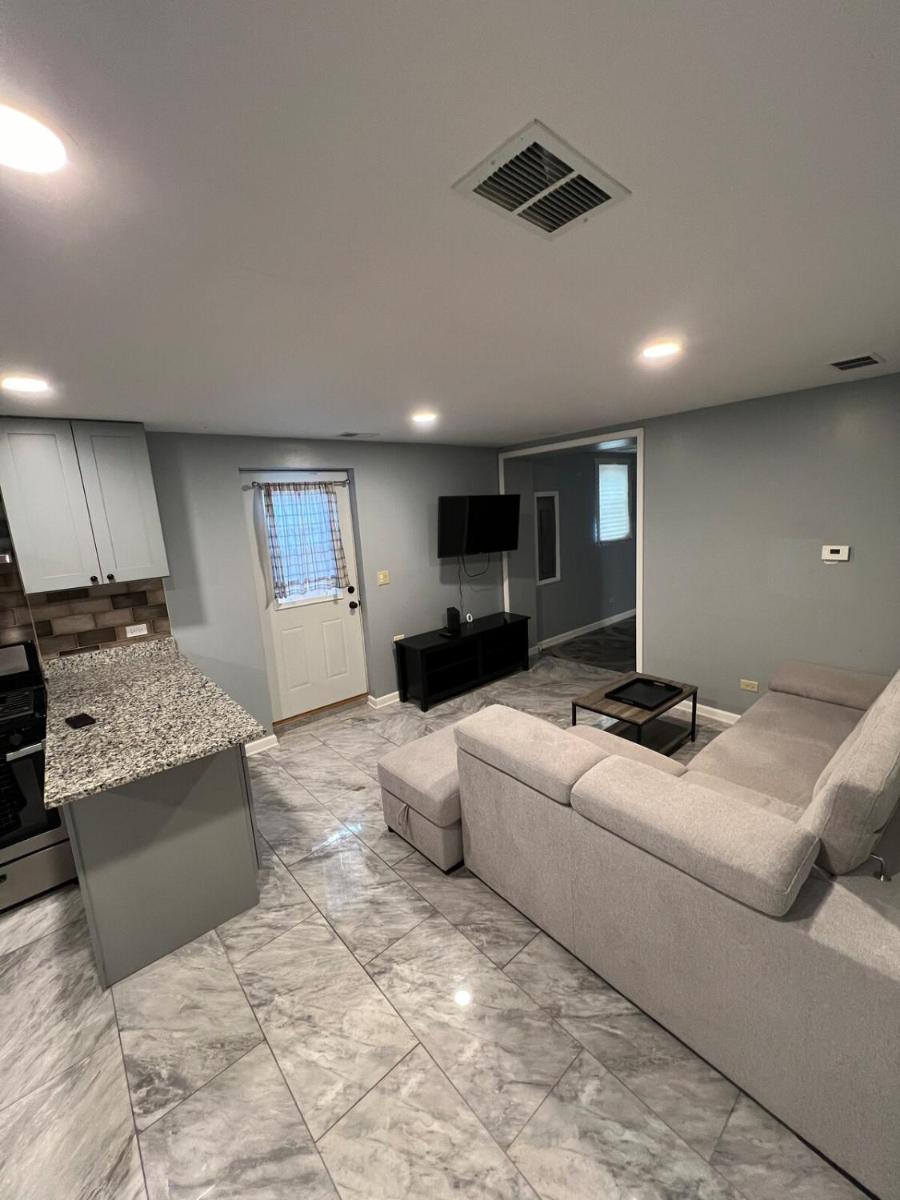 Entire Apartment in Oak Park, IL - Housity
