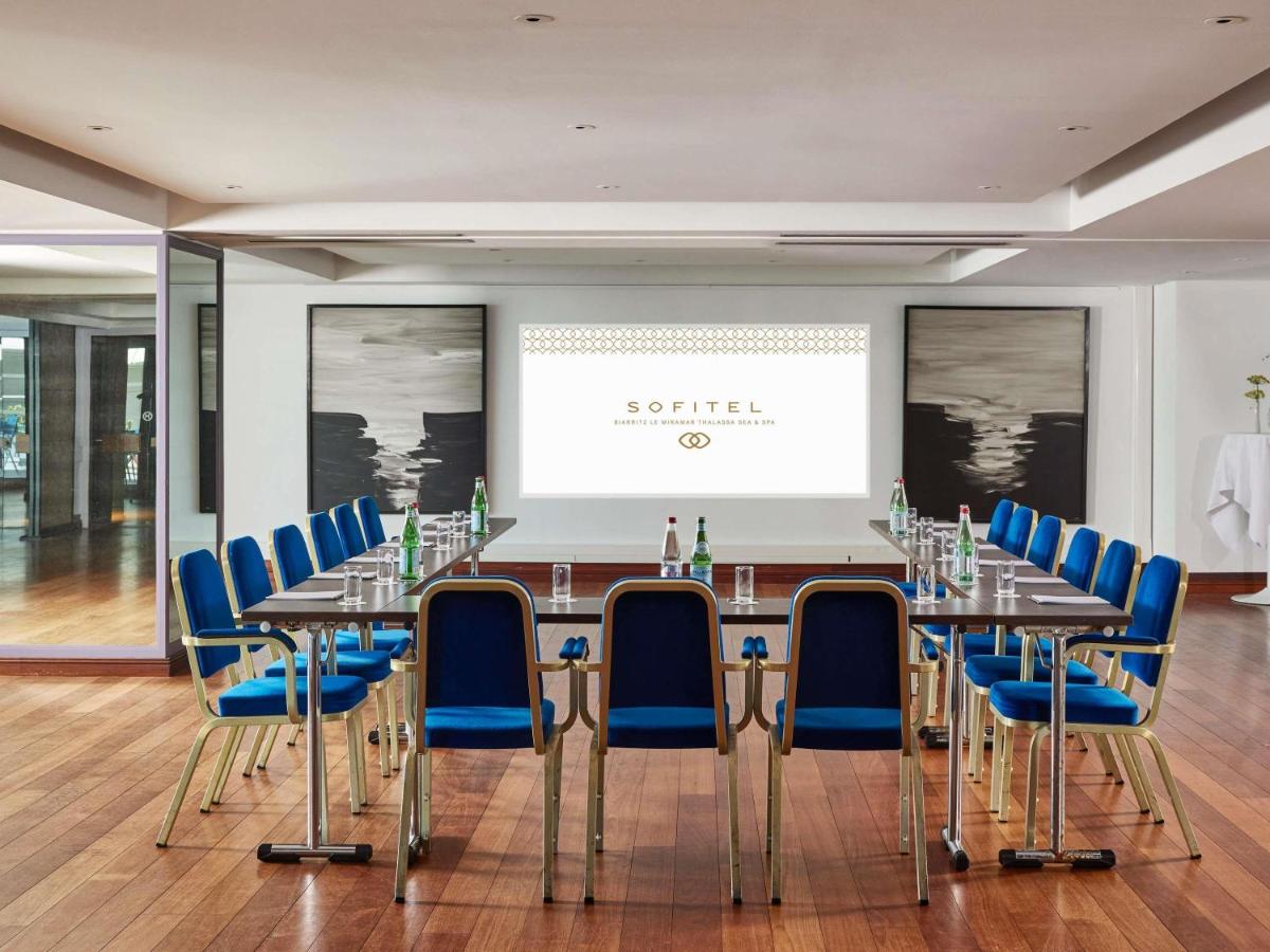 Espace de conférence ou salle de réunion dans l'établissement Sofitel Biarritz Le Miramar Thalassa