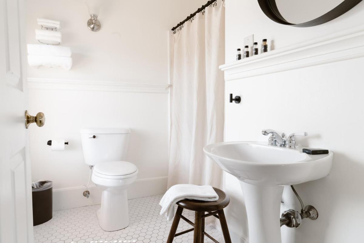 The Lindsey Hotel - Housity