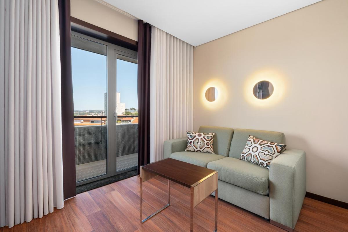 Uma área de estar em Axis Porto Business & Spa Hotel