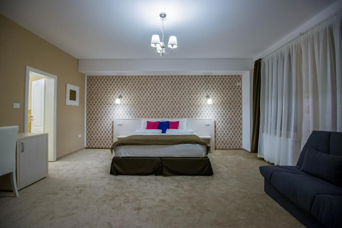 French Boutique - Housity