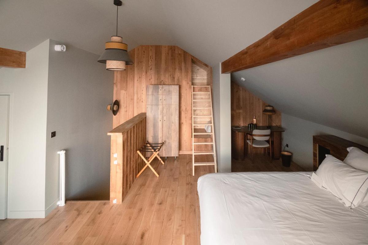 Un ou plusieurs lits dans un hébergement de l'établissement Les Cèdres - Hôtel - Restaurants - Spa