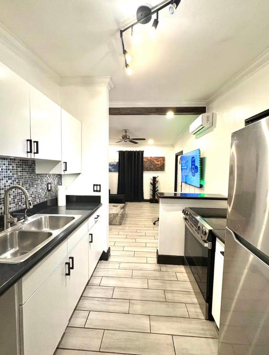 Cozy 2BR Family Home Hollywood, FL Near Miami & Beaches - Housity
