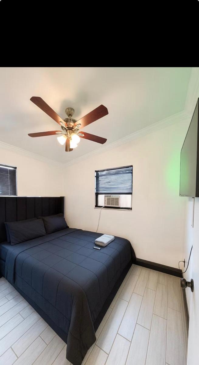 Cozy 2BR Family Home Hollywood, FL Near Miami & Beaches - Housity