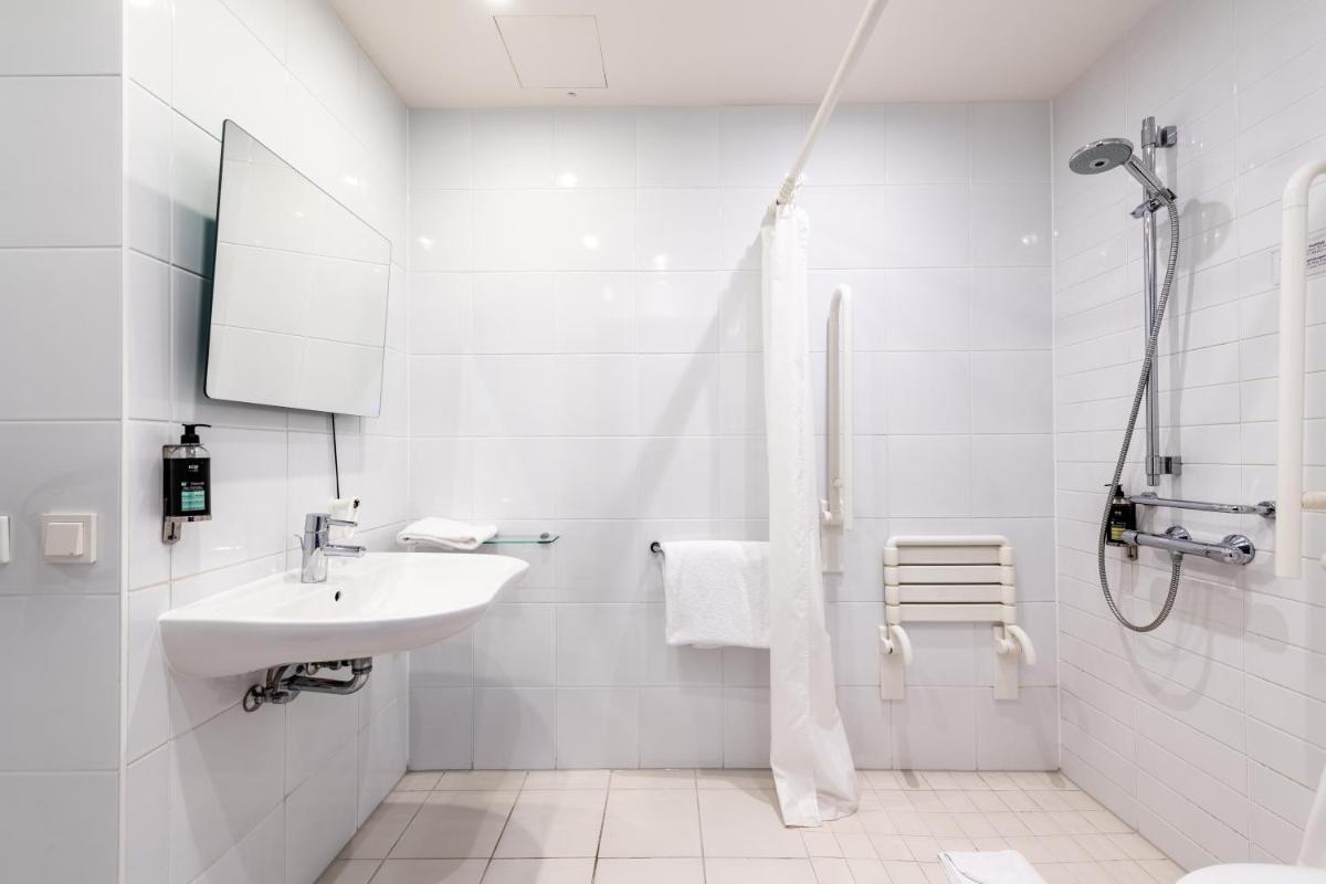 Premier Inn Frankfurt City Centre - Housity