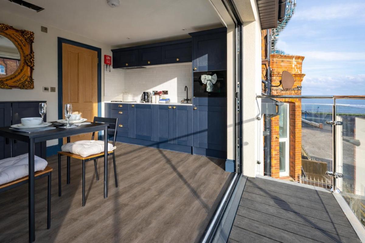 Le Mini Metro Balcony Apartment by i-Stay Whitby - Housity