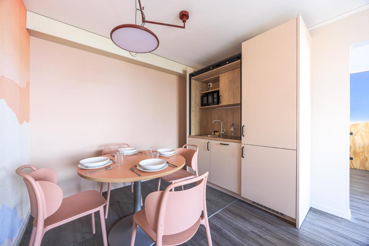 Côté Lac Hostel Evian - Housity