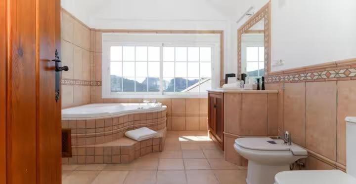 Large Family Townhouse with private pool in Benahavis Village - Housity