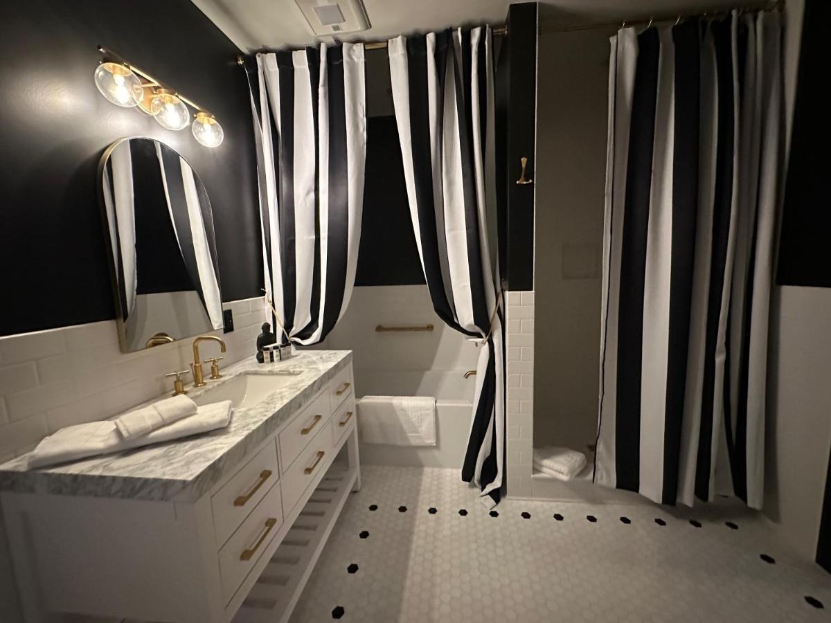 The Boardwalk Hotel - Housity