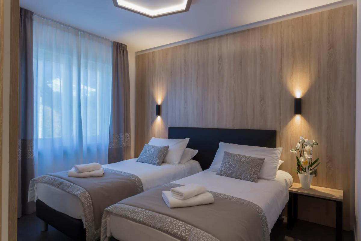 Tourist Hotel - Housity