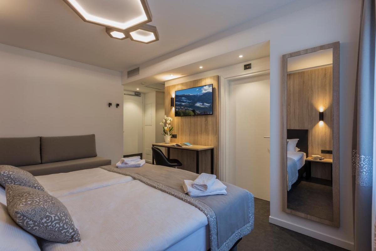 Tourist Hotel - Housity