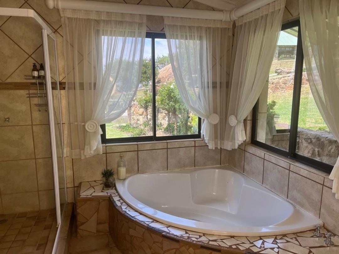 Uitzicht Private Nature Reserve and Lodge - Housity