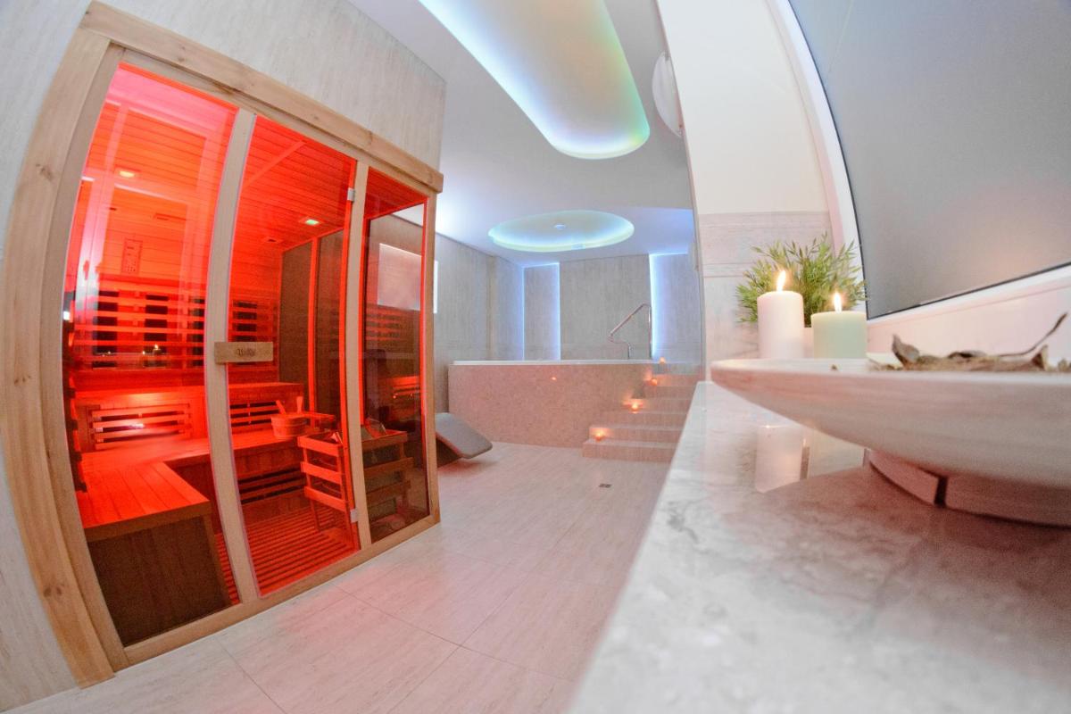 Korona Palace - Housity