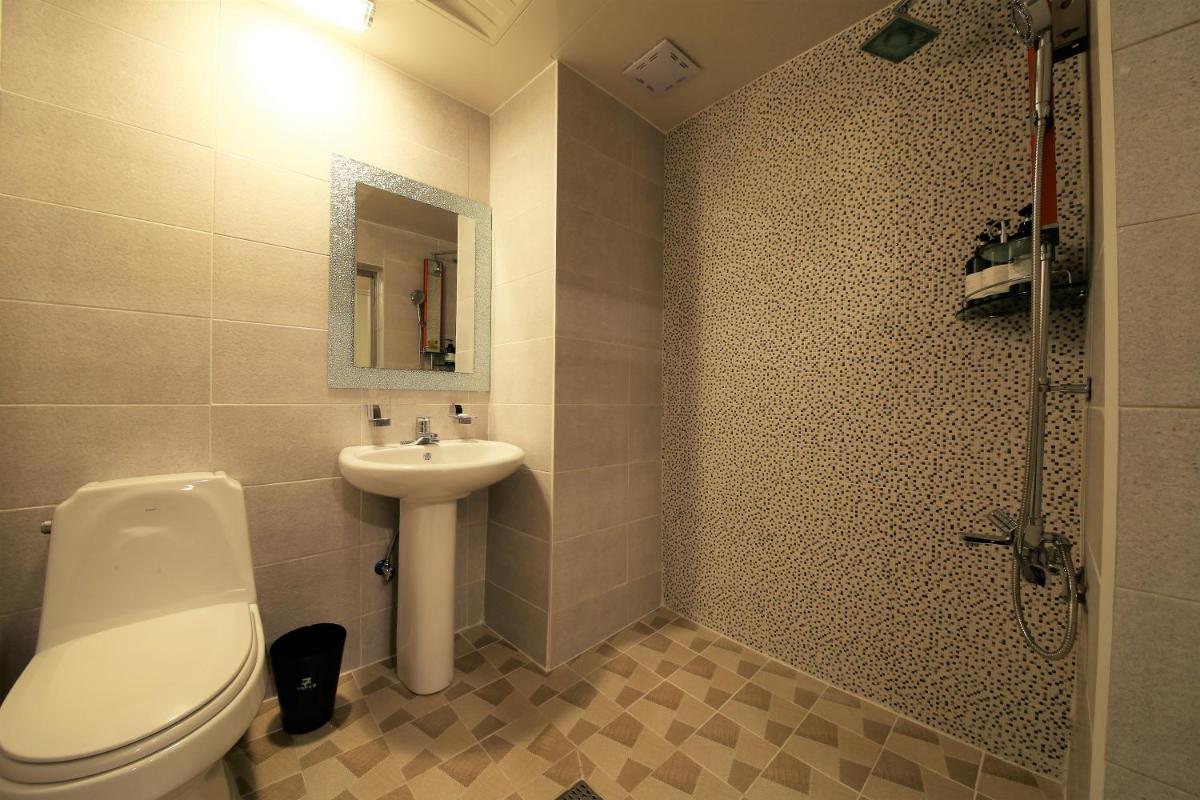 The 7 Hotel - Housity