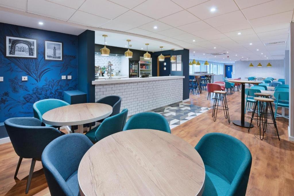 Travelodge London Chessington Tolworth - Housity