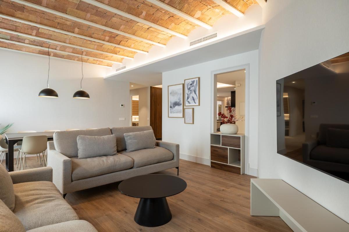 Fisa Rentals Gran Via Apartments - Housity