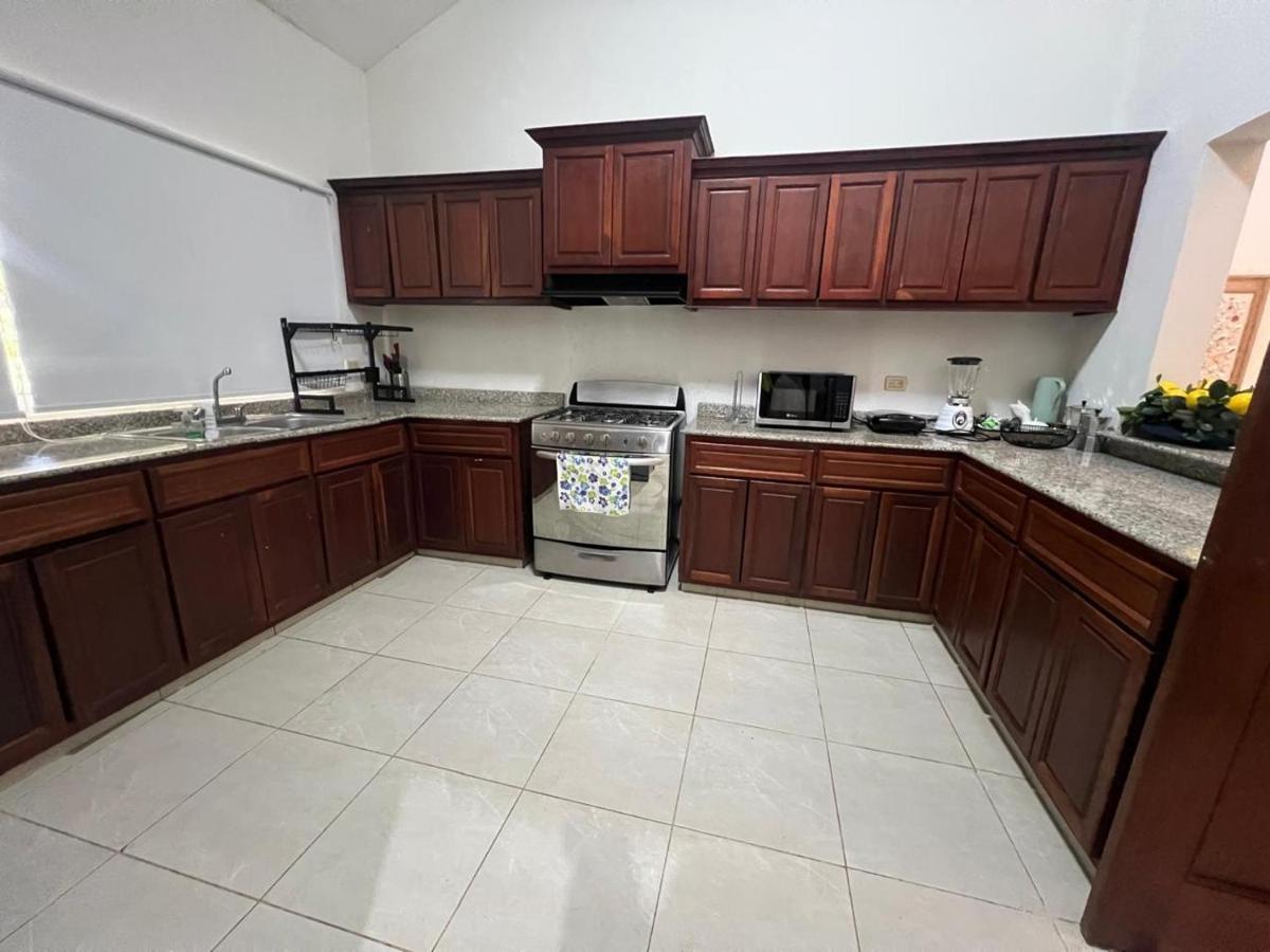 Villa Guavaberry - Housity
