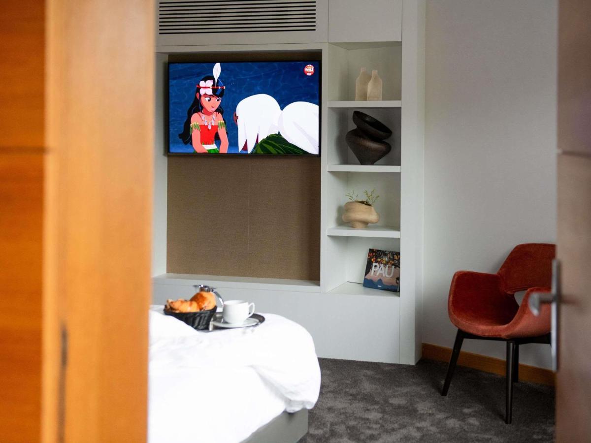 Télévision ou salle de divertissement dans l'établissement Parc Beaumont Hôtel & Spa Pau - MGallery Collection