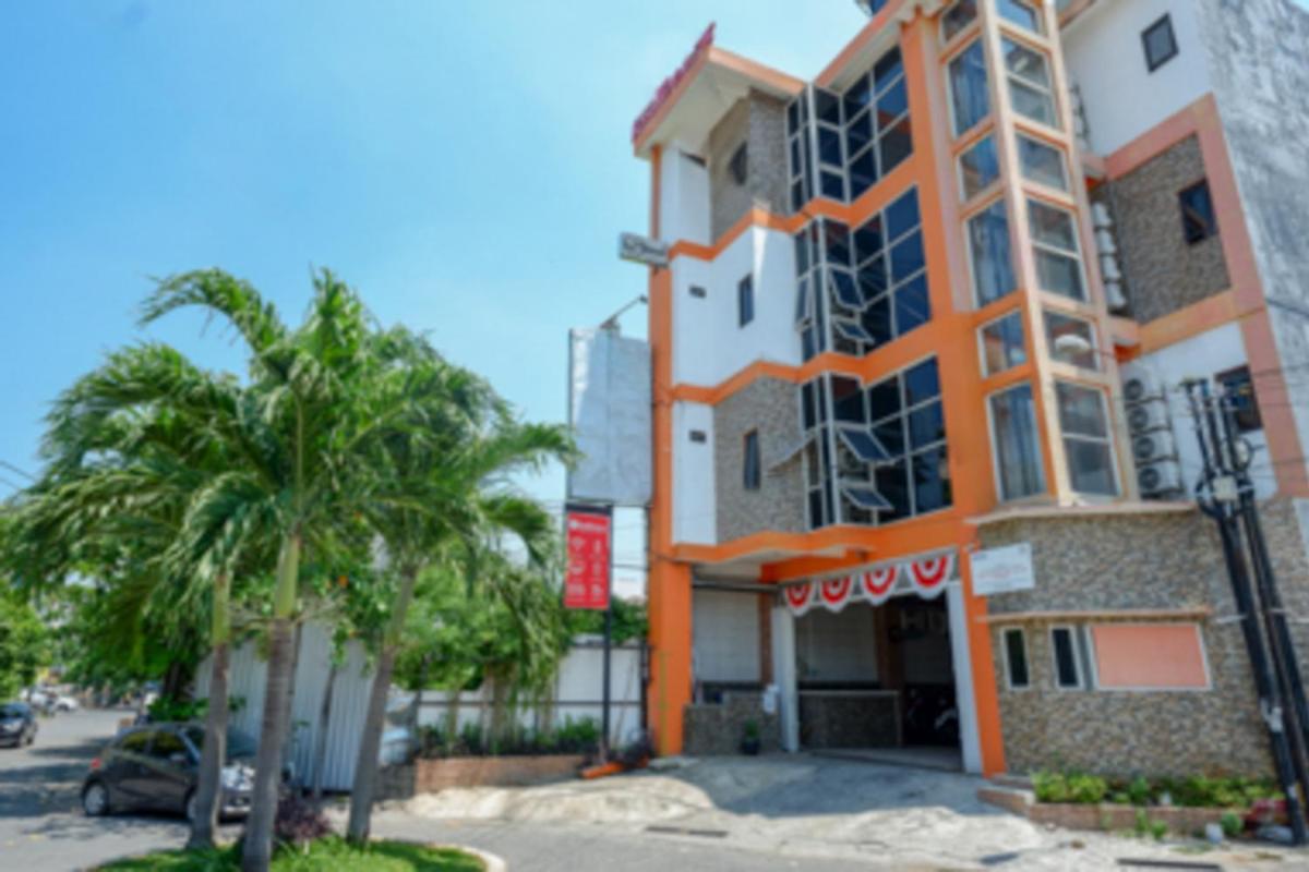 RedDoorz Plus near Ciputra Mall Simpang Lima 2 - Hizvo