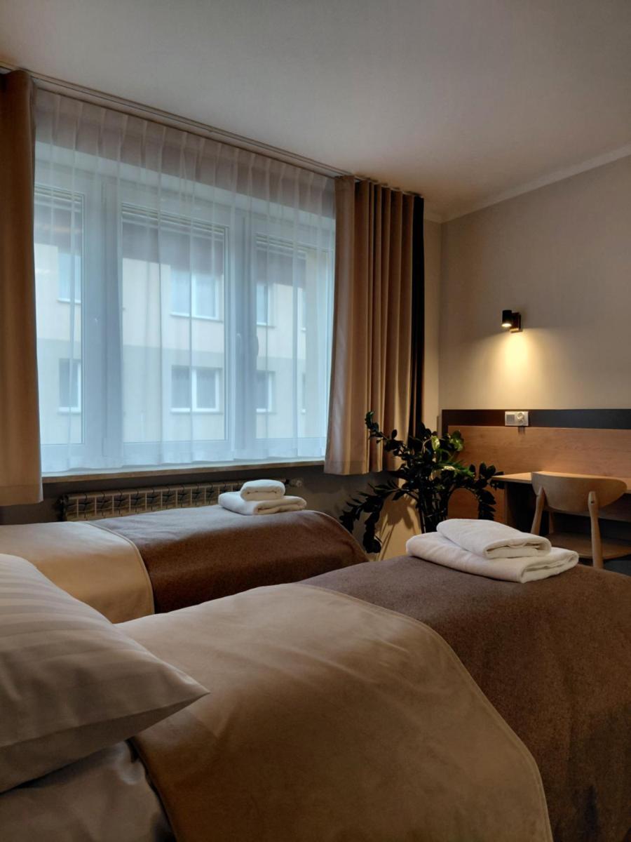 Ośrodek Edukacji Ekologicznej Lasy Janowskie - Housity
