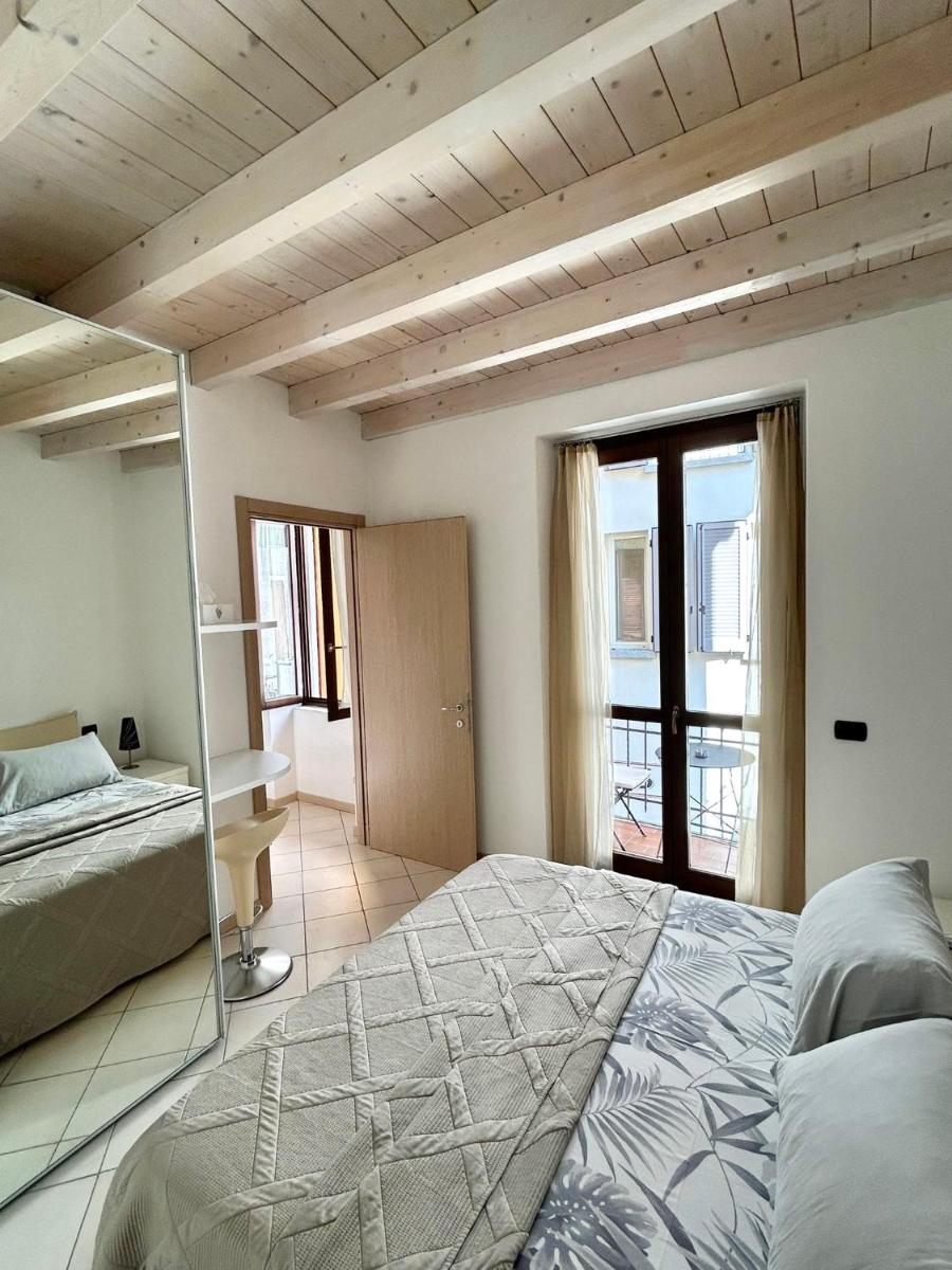 Rossi Lake Family - Housity