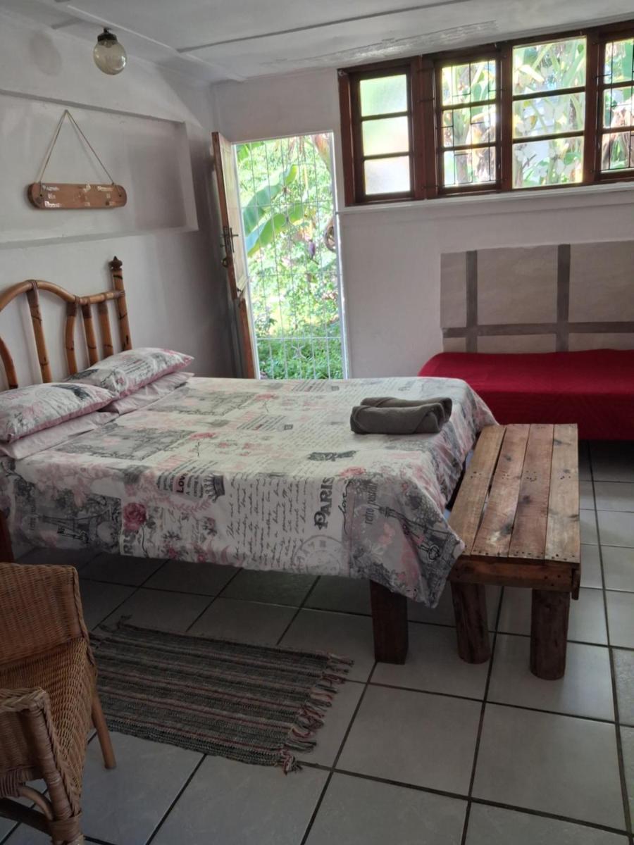 Self Catering Unit 6, Sandbaai - Housity
