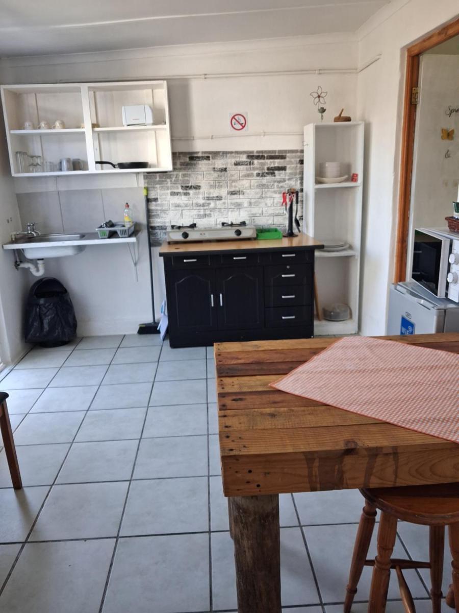 Self Catering Unit 6, Sandbaai - Housity