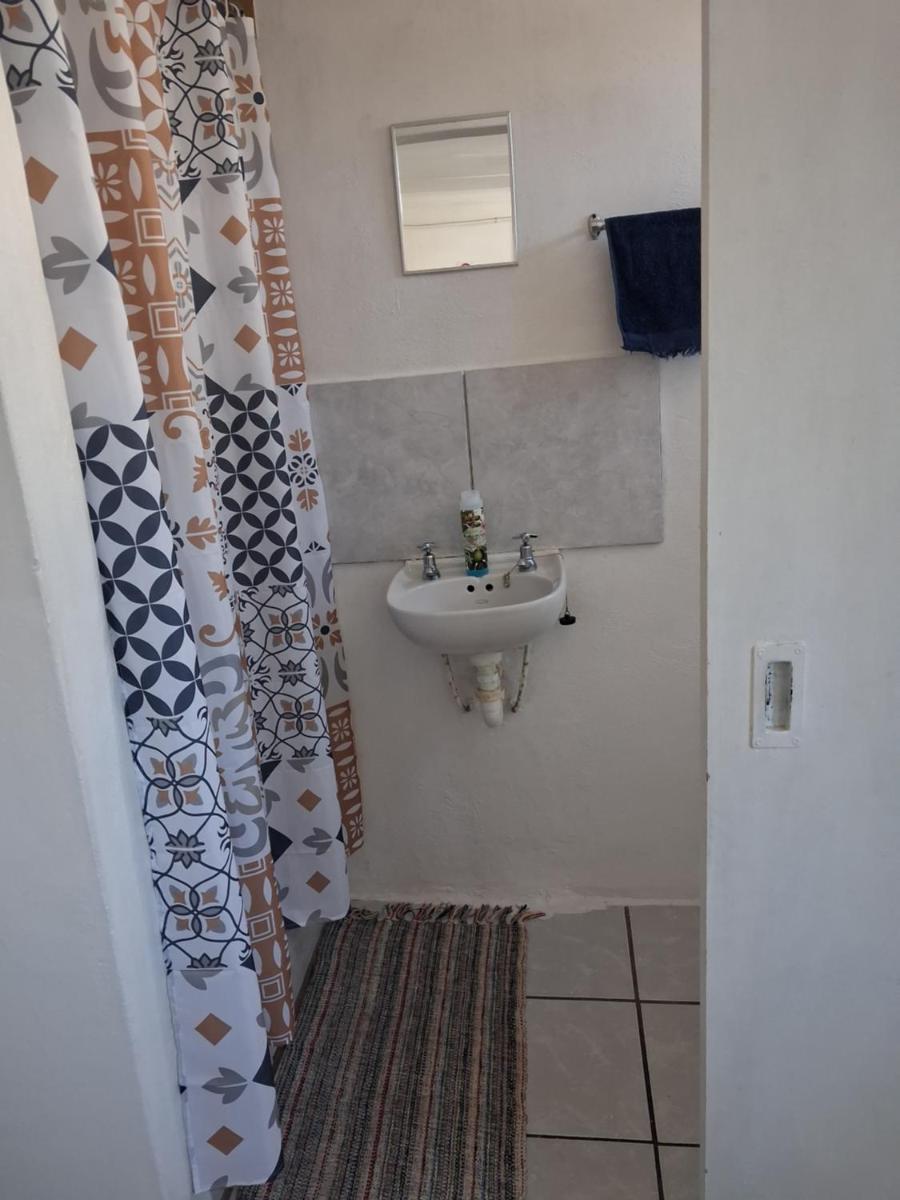 Self Catering Unit 6, Sandbaai - Housity
