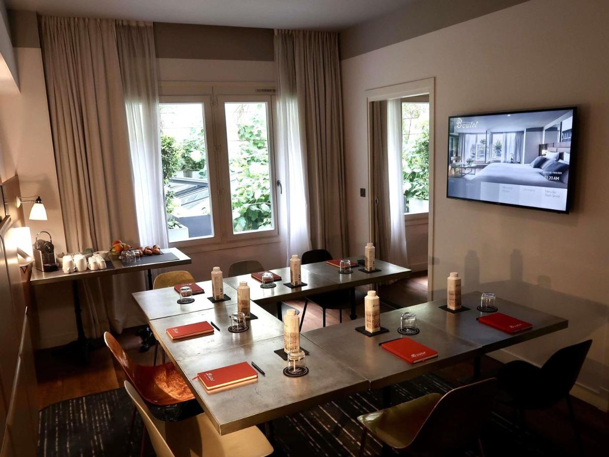 Télévision ou salle de divertissement dans l'établissement Boutet Bastille Hotel Paris - MGallery Collection