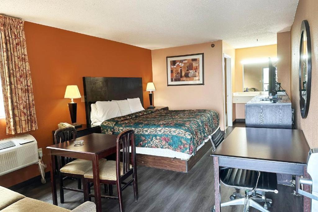 Garden Inn & Suites - Housity
