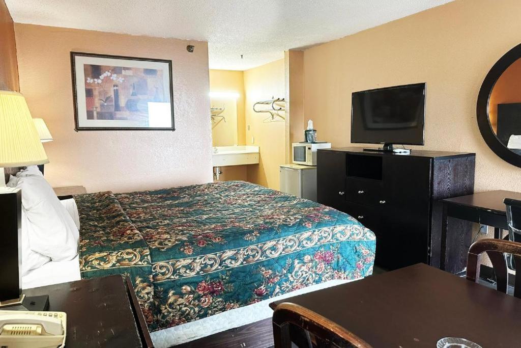 Garden Inn & Suites - Housity