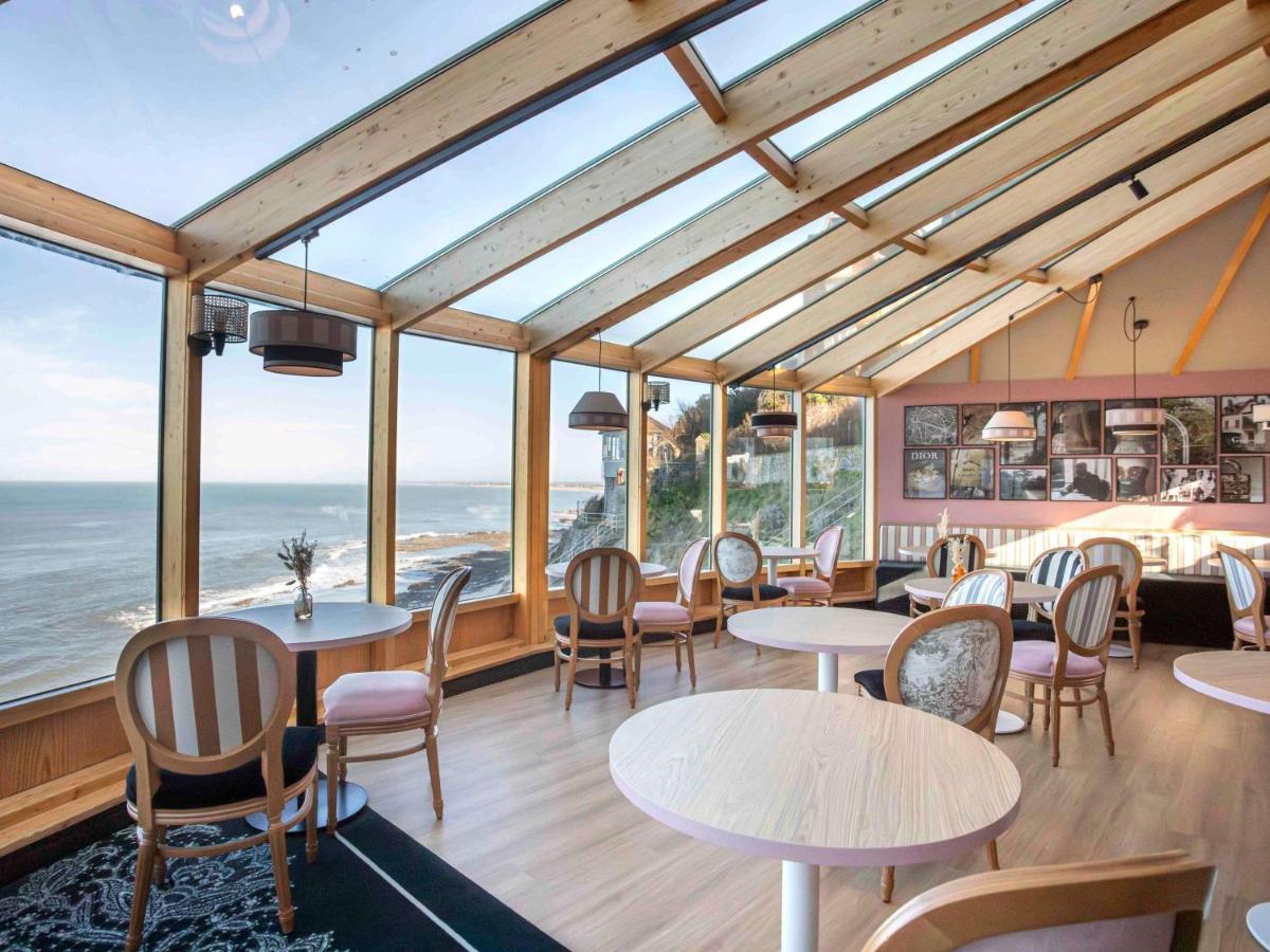 Vue générale sur la mer ou vue sur la mer prise depuis l'hôtel