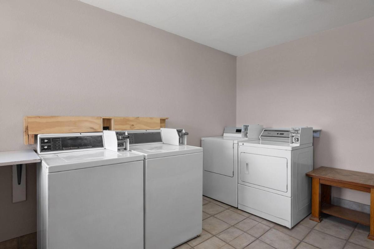 Days Inn by Wyndham Safford, AZ - Housity