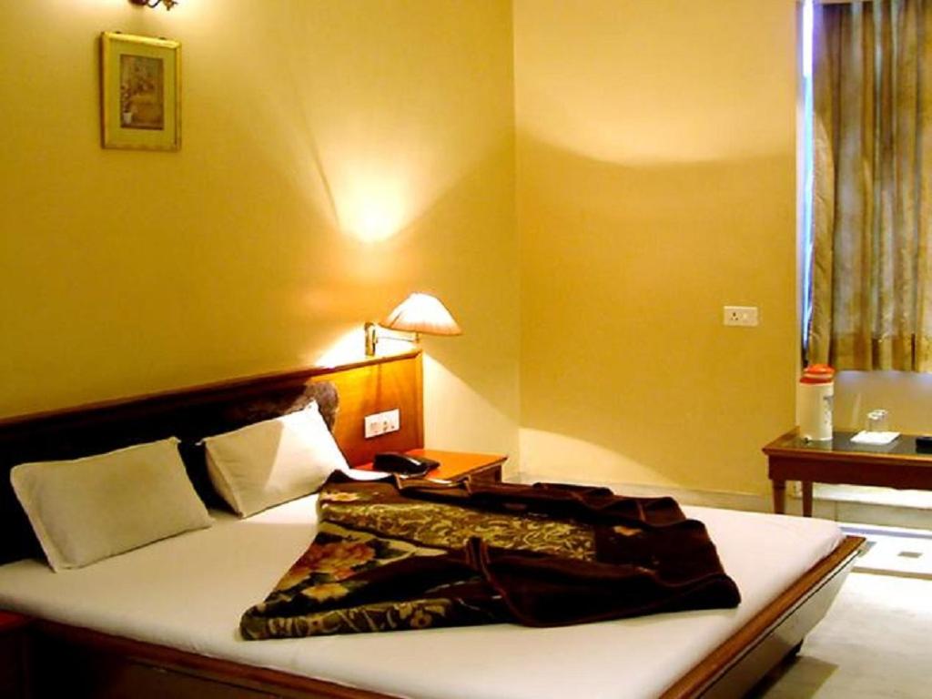 Hotel Ambaji International - Housity