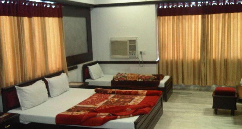 Hotel Ambaji International - Housity
