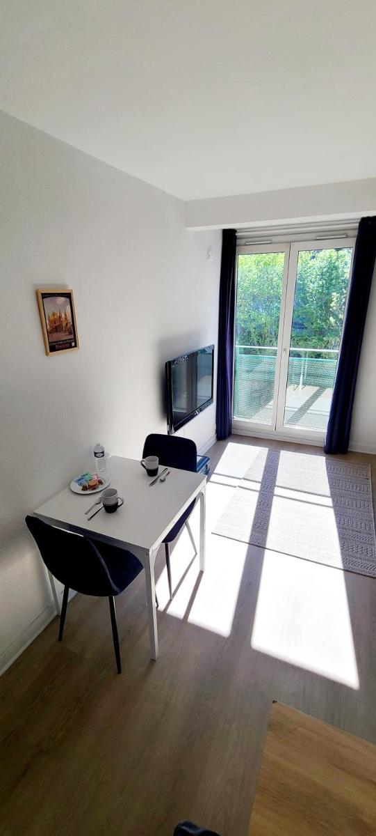 Grand Studio neuf Parking Privatif 3 minutes Gare au calme - Housity
