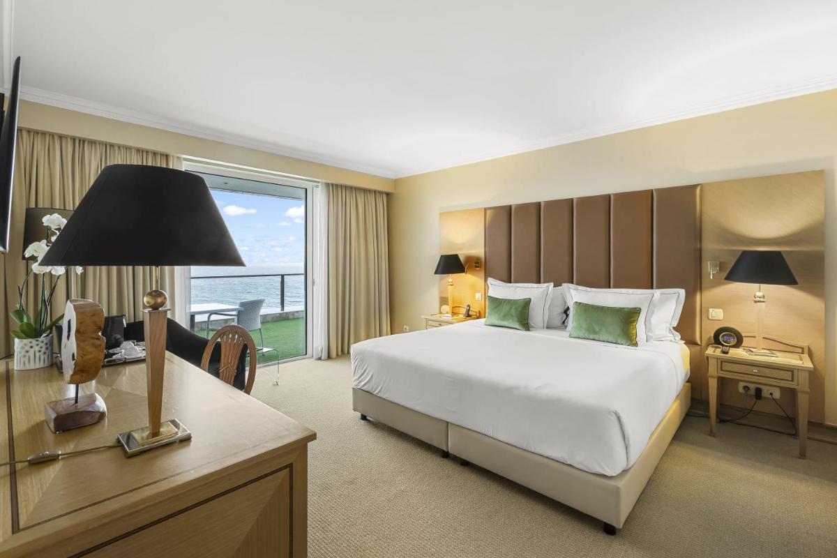Uma cama ou camas num quarto em Hotel Cascais Miragem Health & Spa