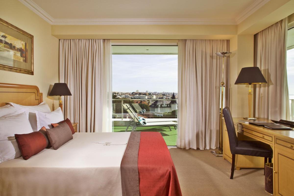 Uma cama ou camas num quarto em Hotel Cascais Miragem Health & Spa