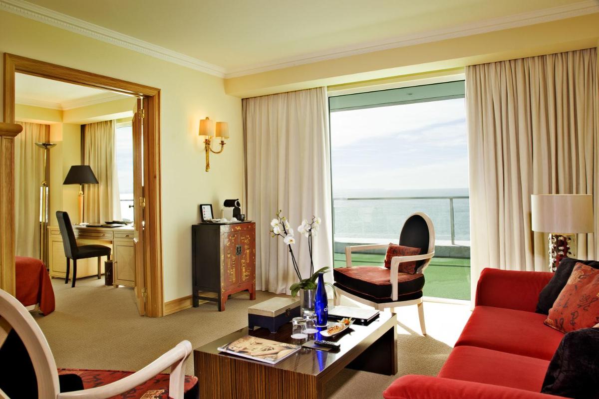 Uma área de estar em Hotel Cascais Miragem Health & Spa