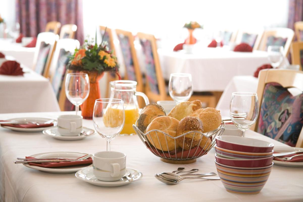 Hotel Gasthof Pension Riebel - Housity