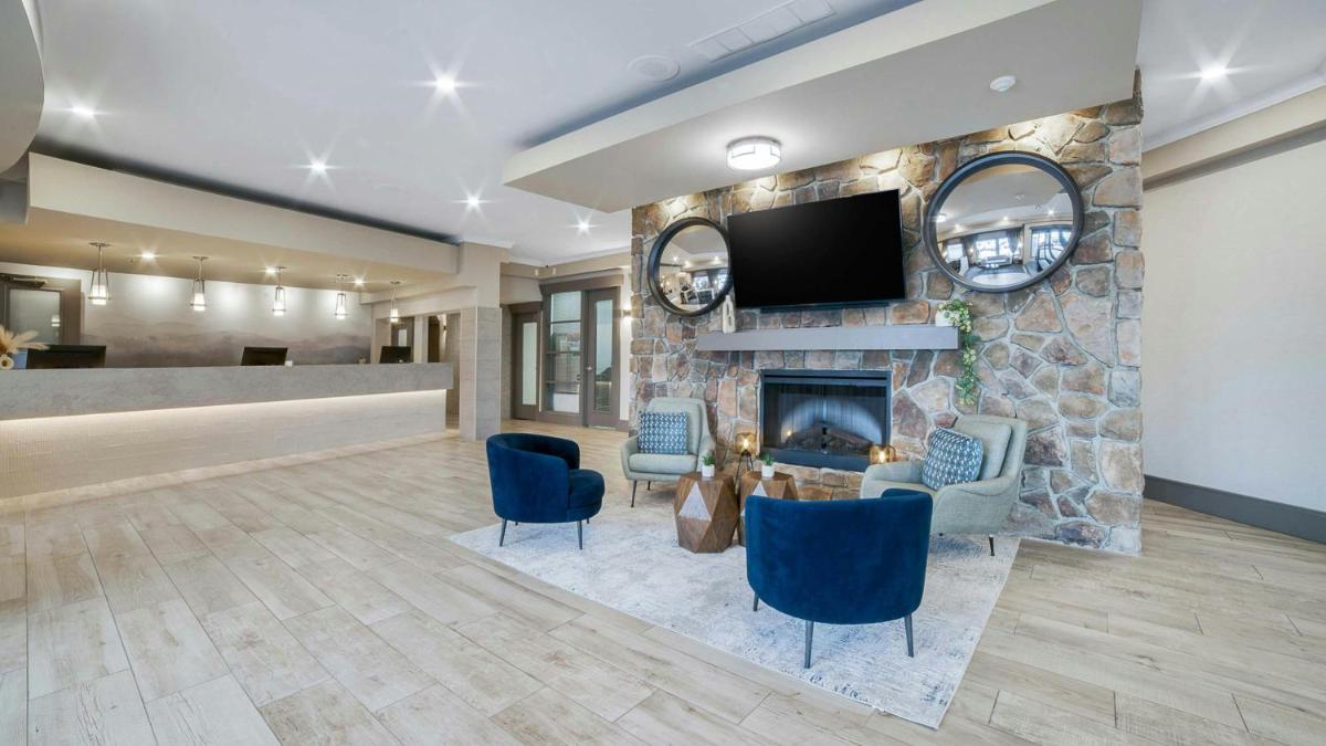 Sandman Hotel & Suites Kelowna - Housity