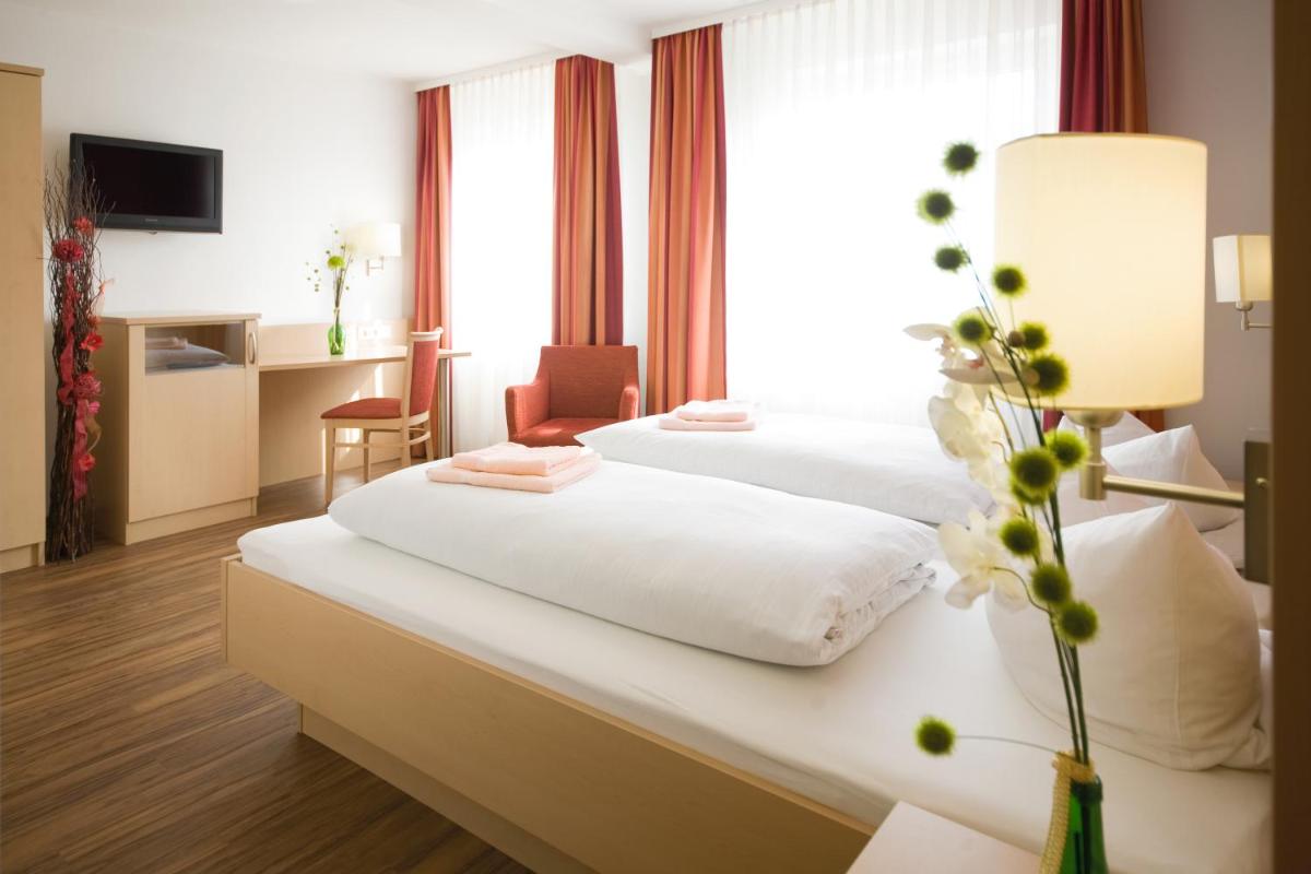 Hotel Gasthof Pension Riebel - Housity