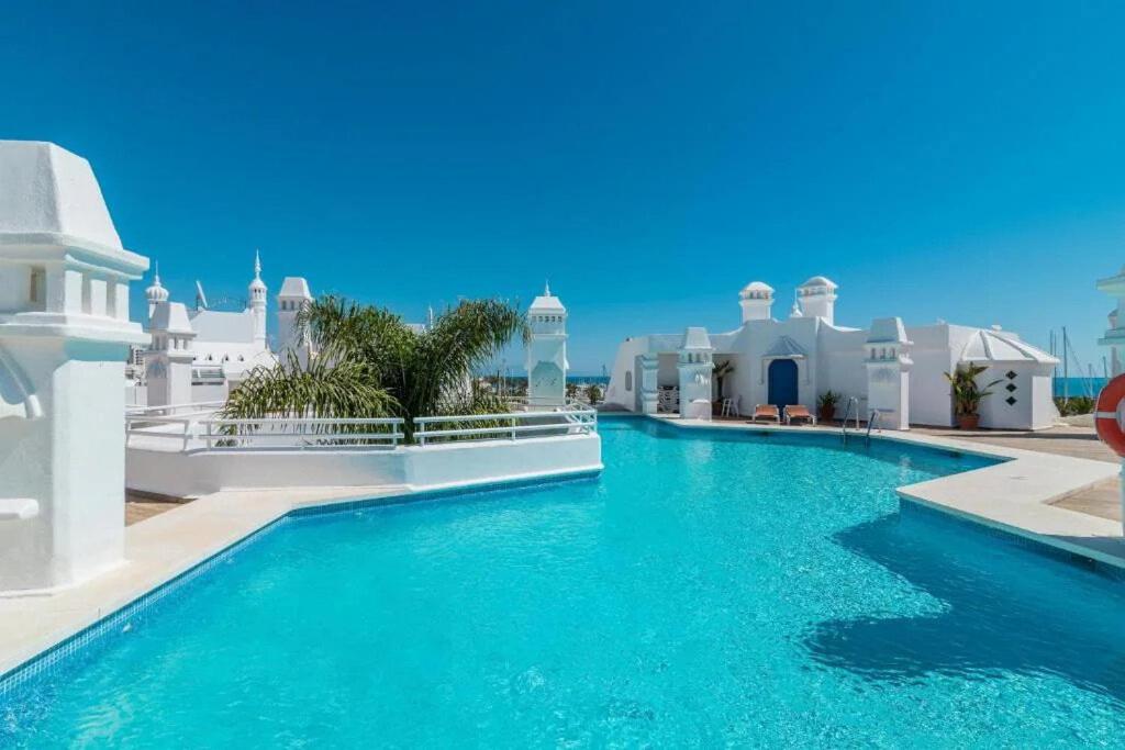 Luxury ground floor apartment in the marina - Housity